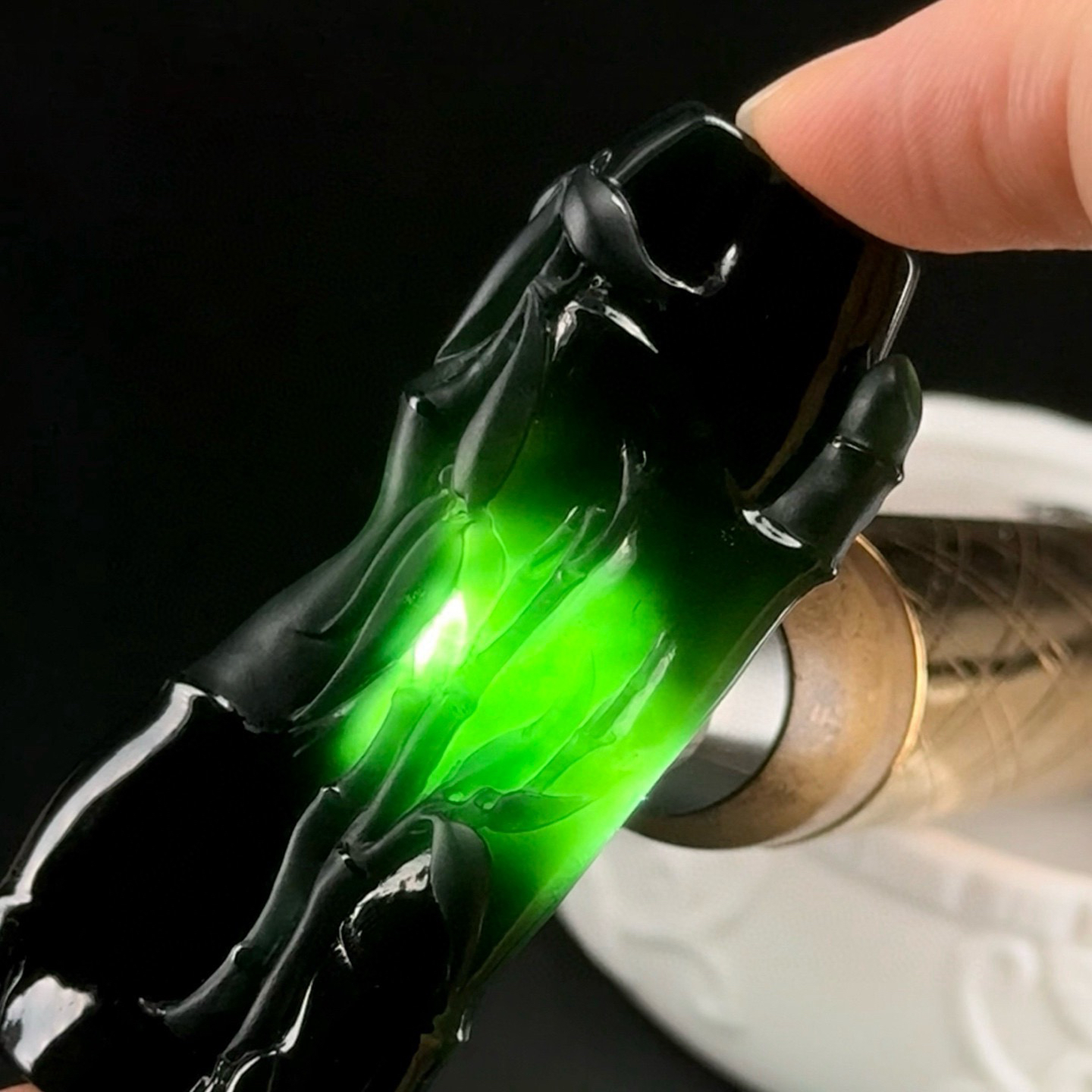 精品墨翠节节高 种好色正 黑度极好 打灯通透 油性十足  尺寸63.4