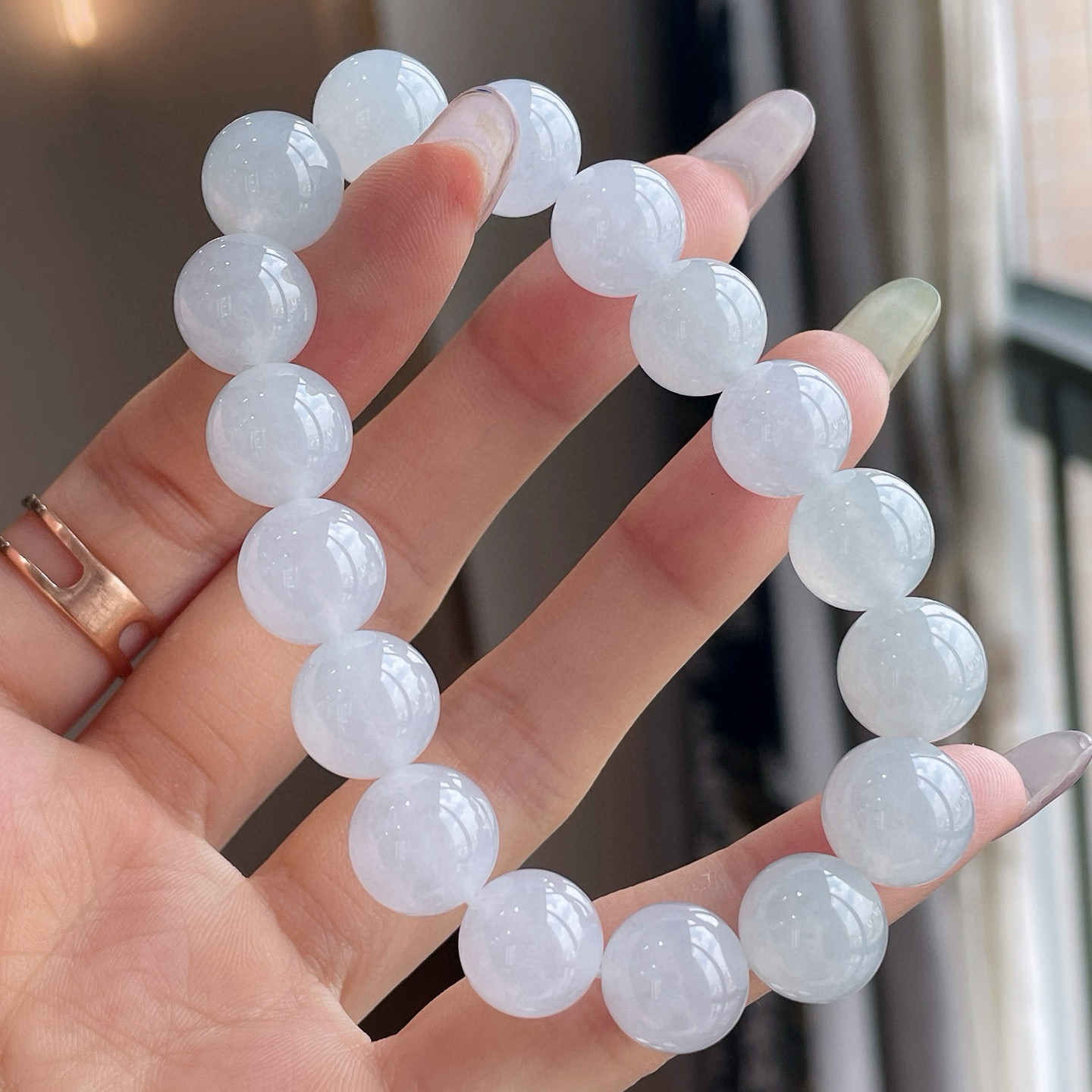 冰块浅色手串 
尺寸：12/17颗