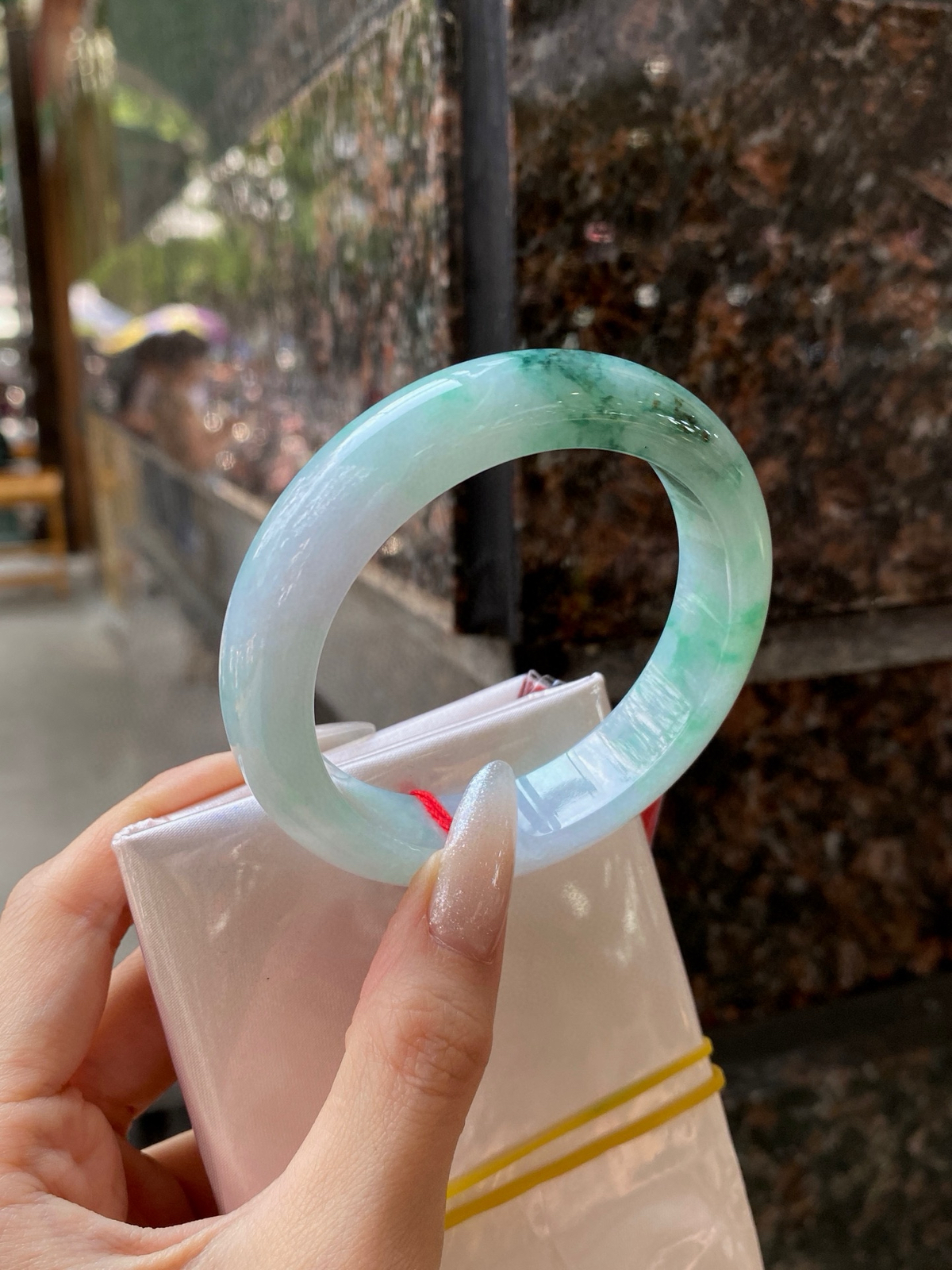 【宽版飘花手镯】
尺寸：56-14-9.2
自然光无滤镜，原图直出