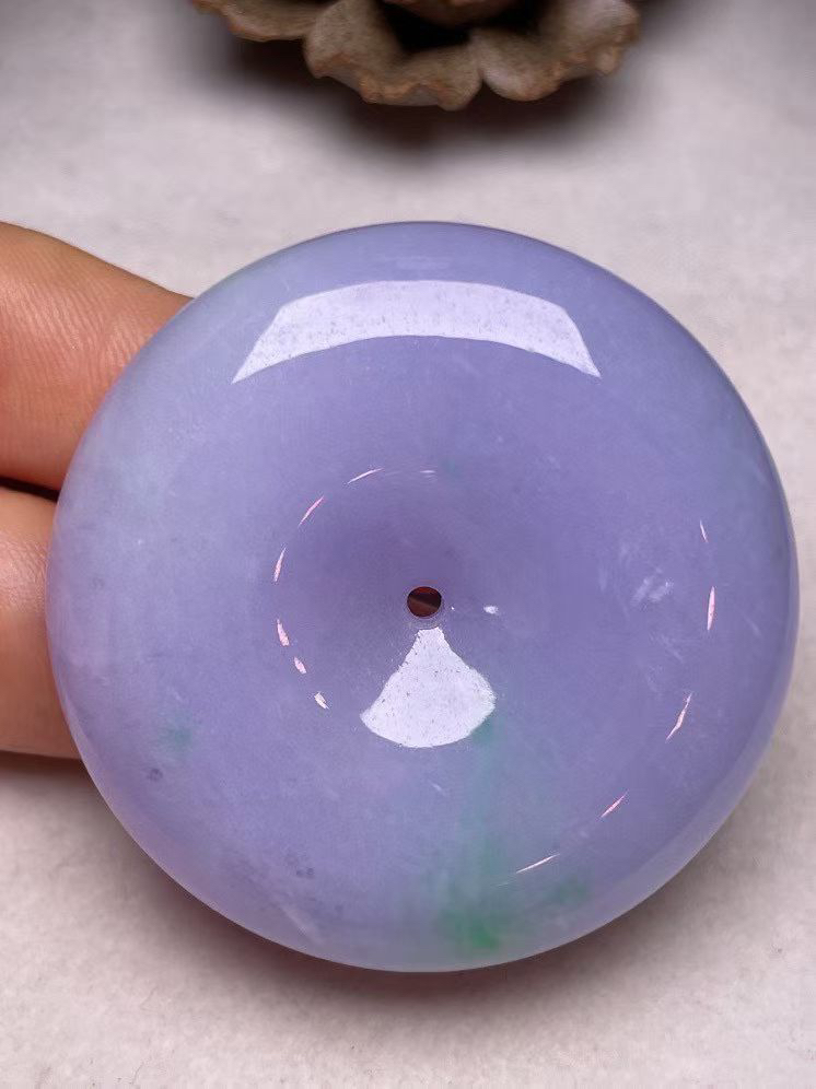 冰糯种紫罗兰【平安扣】吊坠，种水好，玉质细腻 ，卖相好.