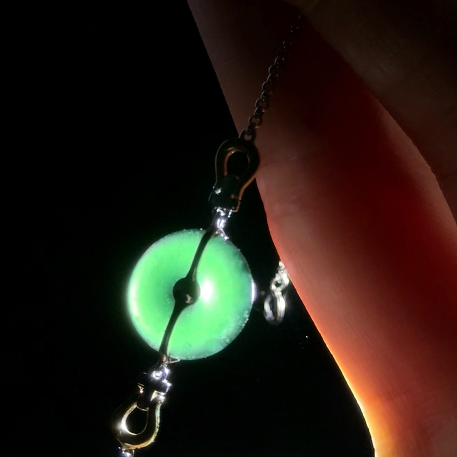 精品18k墨翠平安扣手链 种好色正 黑度极好 打灯通透 油性十足  尺寸13.4