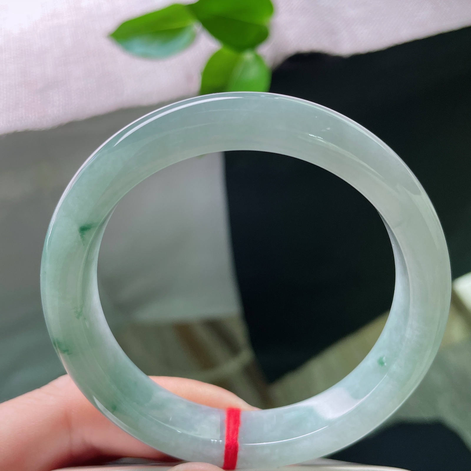 57.2/11.8/8.5，飘花正圈，水头好，玉韵生香，每一缕飘花皆为诗意。