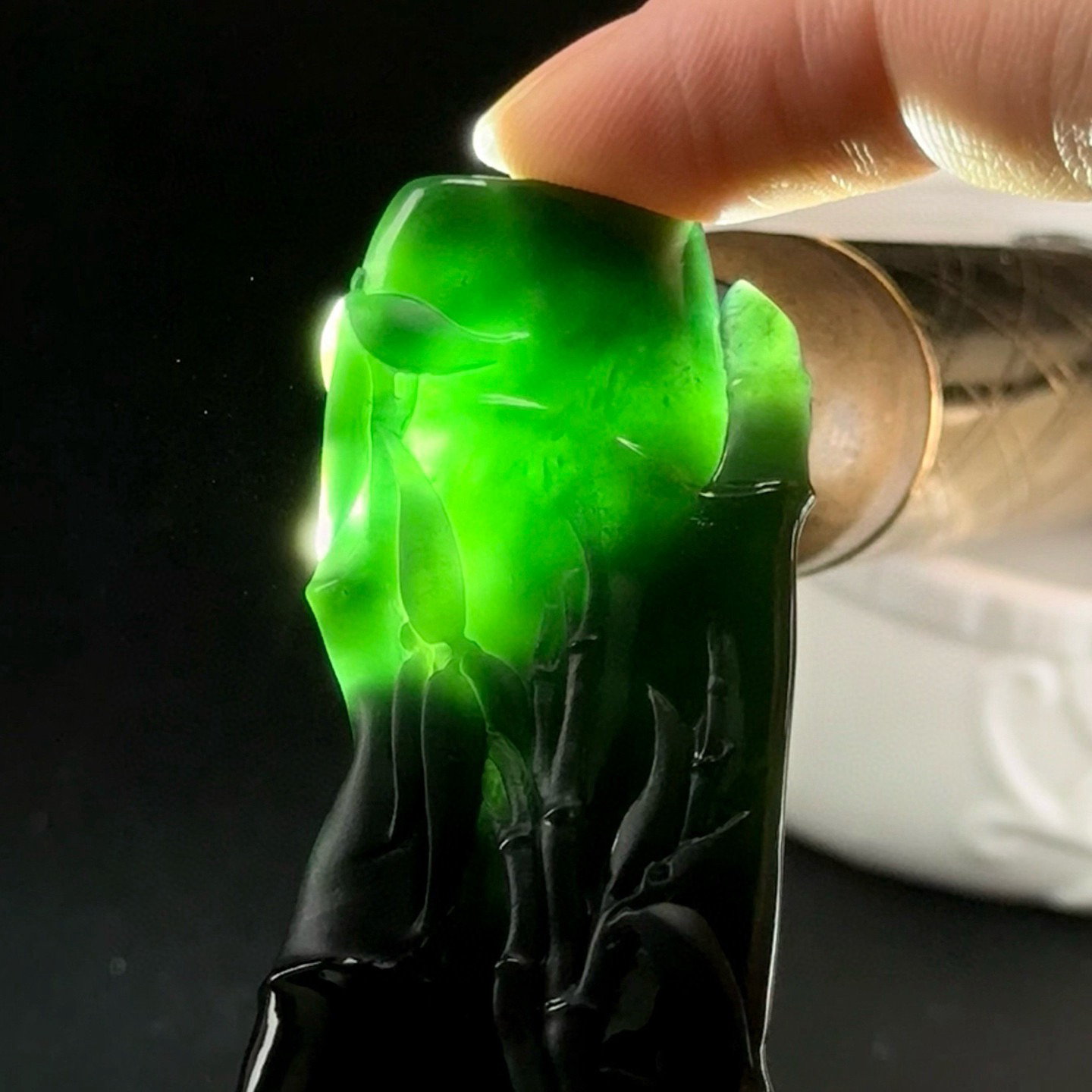 精品墨翠节节高 种好色正 黑度极好 打灯通透 油性十足  尺寸63.4