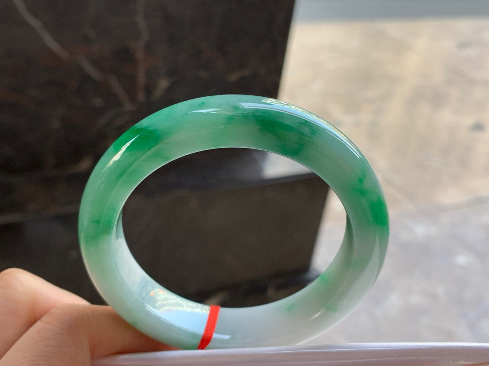 55-14-9.5

浓绿色手镯^_^鲜艳