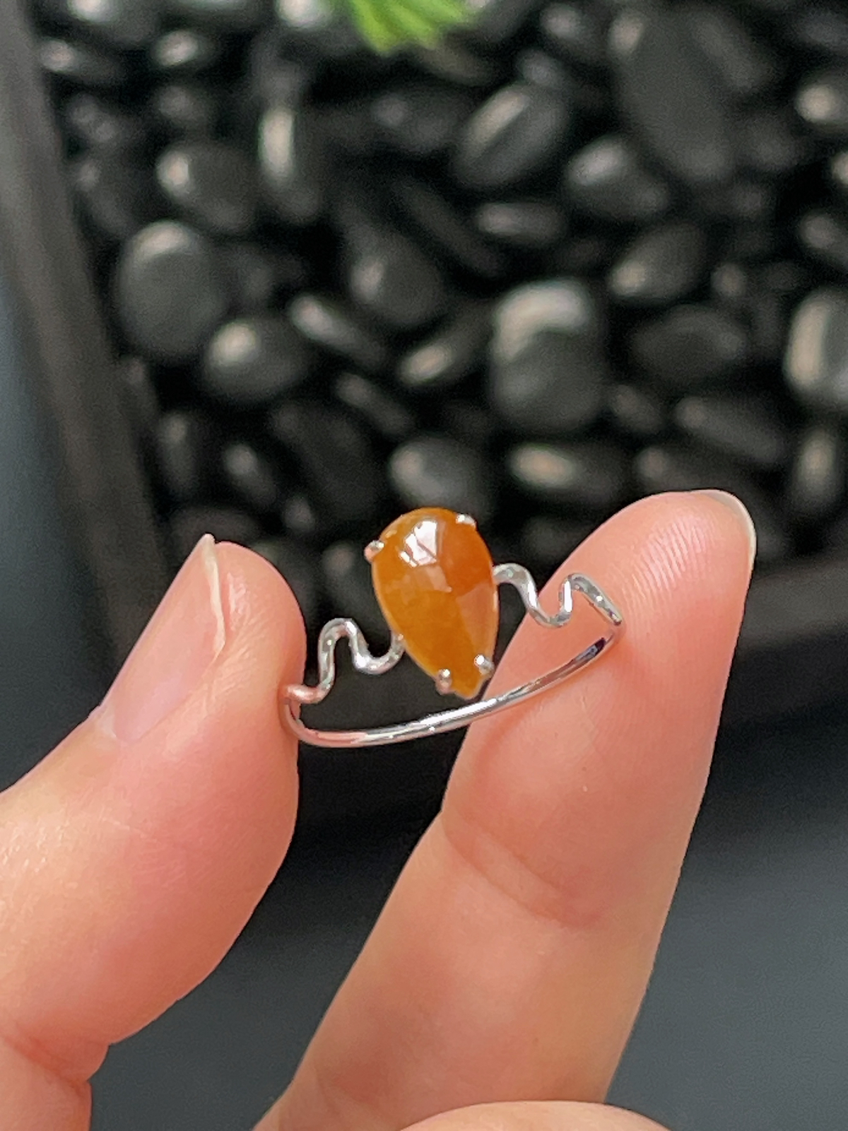 18k金黄翡水滴戒指