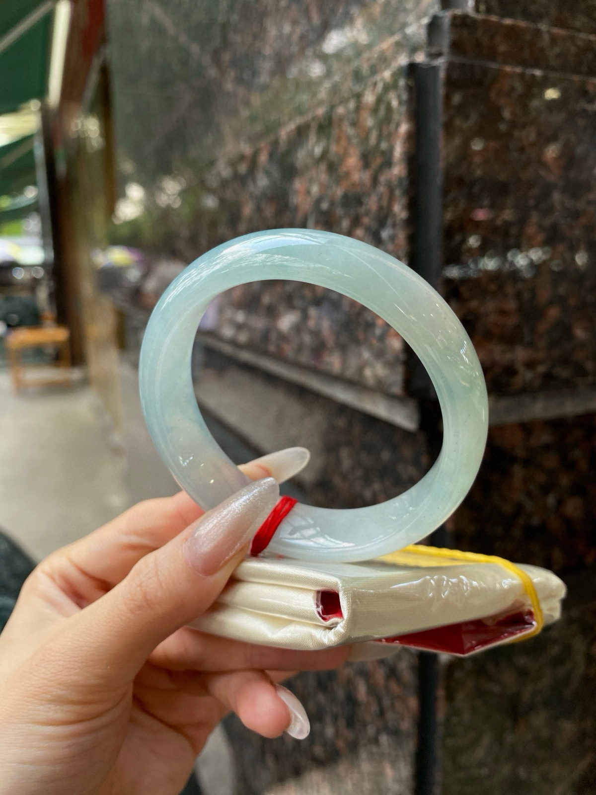 【蓝底宽版手镯】
尺寸：58.8-15.6-8
自然光无滤镜，原图直出