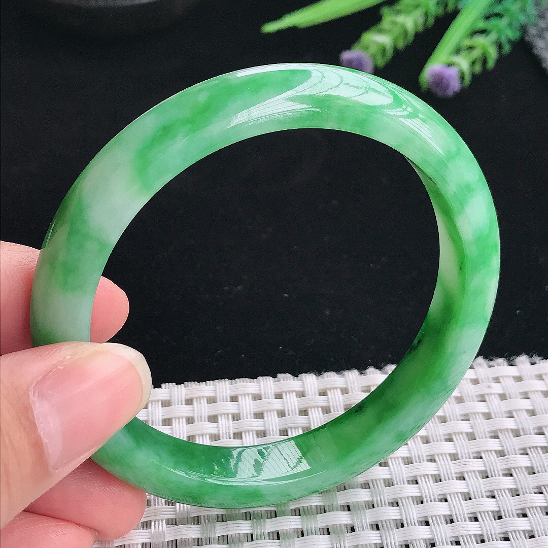 实拍A货翡翠58.5/10.8/8老坑精美冰润飘阳绿辣绿手镯翡翠玉镯手环