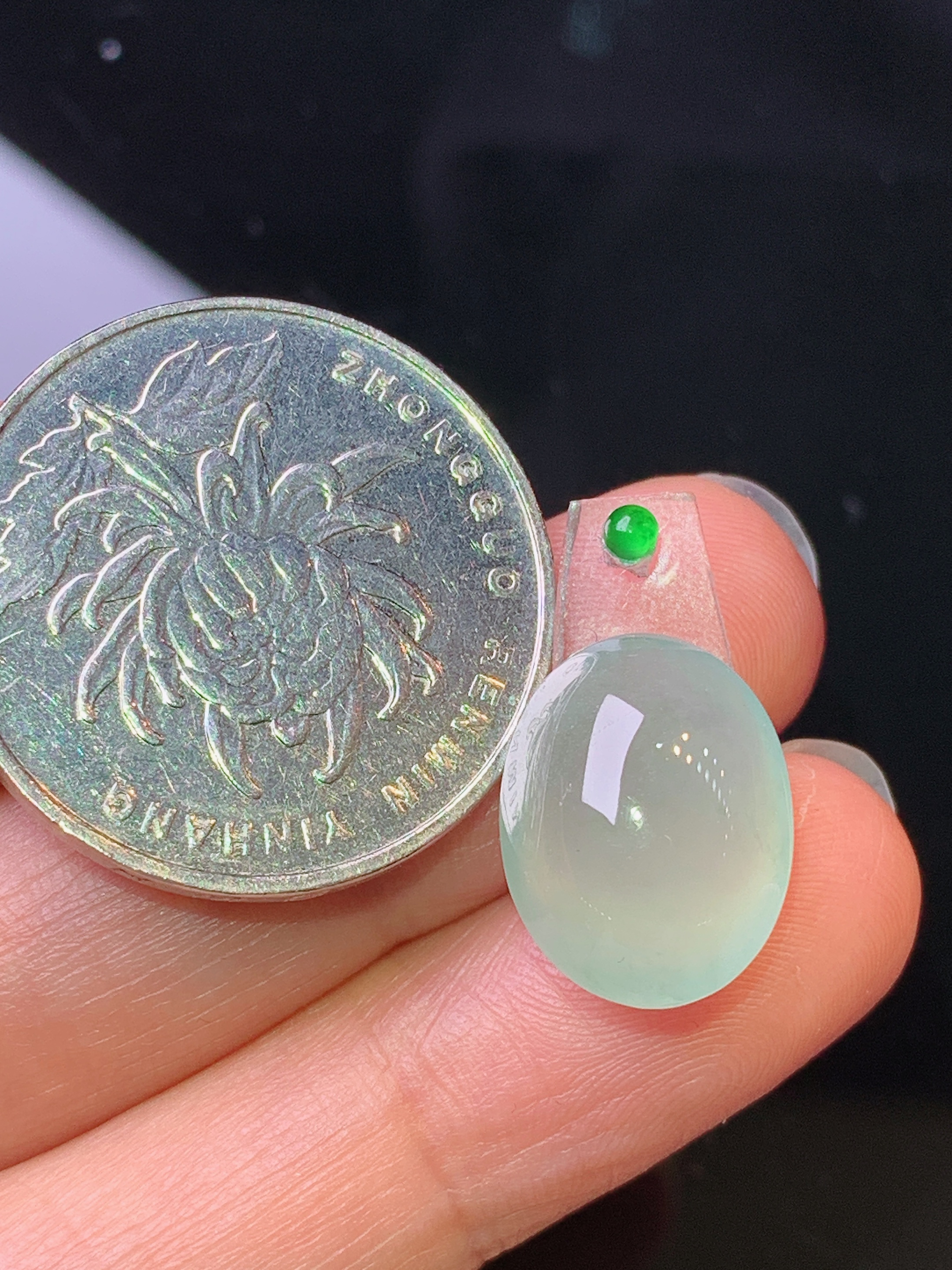 镶嵌款 冰种蛋面吊坠 玉质细腻 色泽艳丽清新 水润亮眼 整体尺寸14.8*11.5*6.2*2x