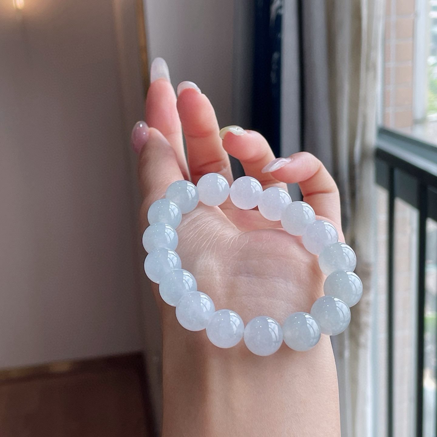 冰块浅色手串 
尺寸：12/17颗