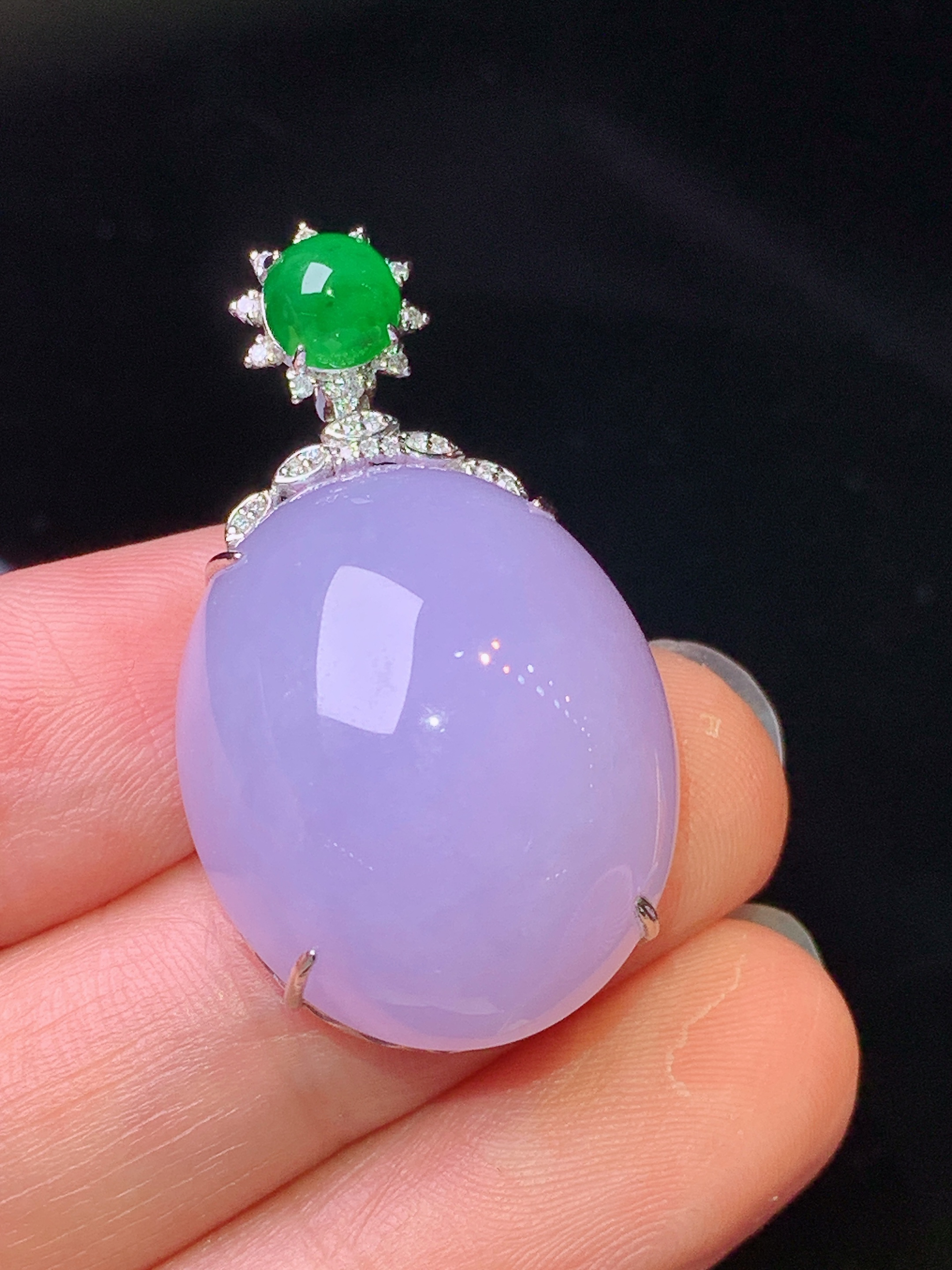 18k金钻镶嵌紫罗兰蛋面吊坠 玉质细腻 色泽艳丽清新 水润亮眼 整体尺寸34.3*19.3*13x5