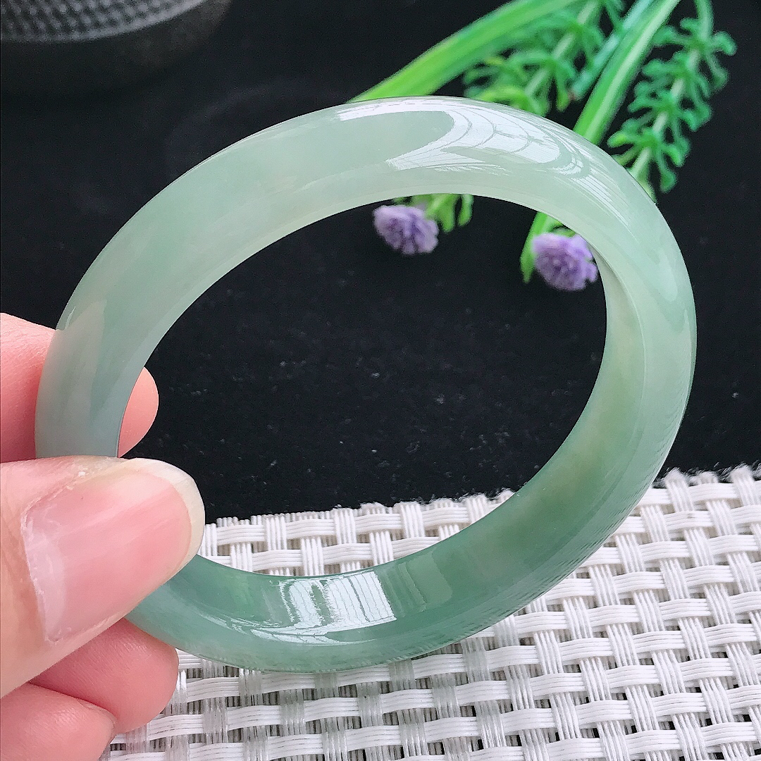 实拍A货翡翠53.5/48/12.1/7.6老坑冰润起胶满油绿贵妃手镯翡翠玉镯手环