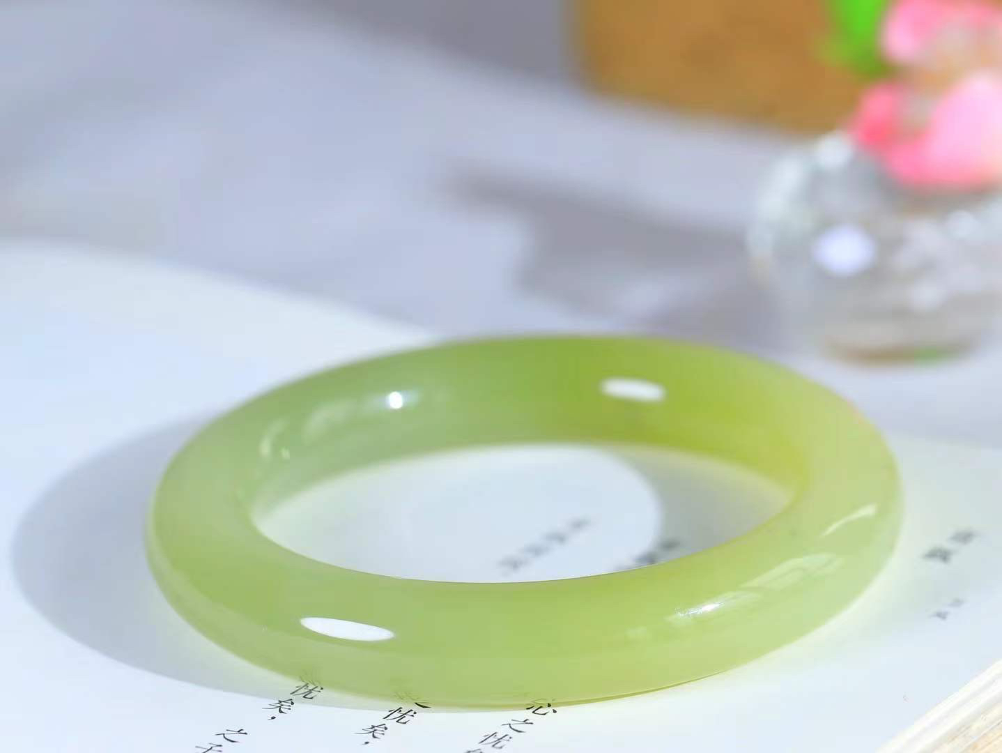 【玉佳人·手镯】

精品️和田玉黄口点墨圆条手镯 ，玉质细腻油润，做工细致精美，端庄素雅，亭亭玉立