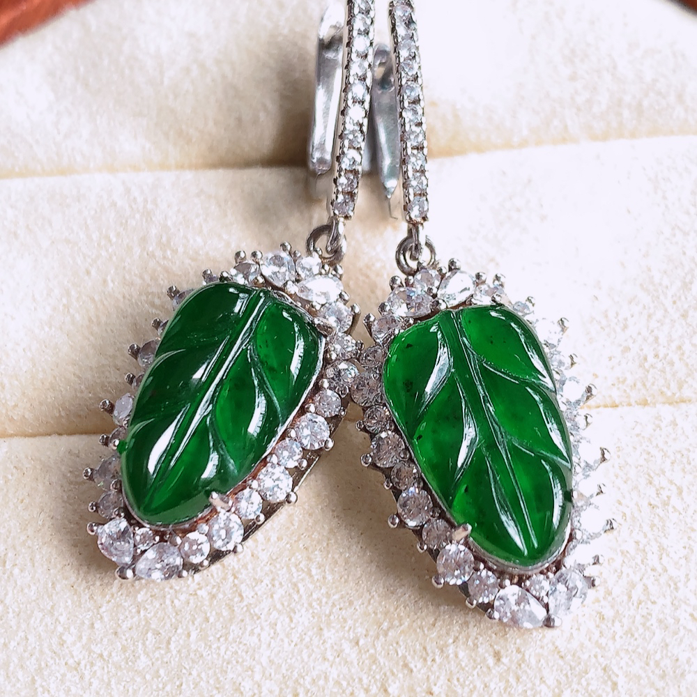 925银镶冰润满绿金枝玉叶翡翠耳坠  老种起胶感  飘花灵动  寓意“金枝玉叶，大业有成，一夜成名”