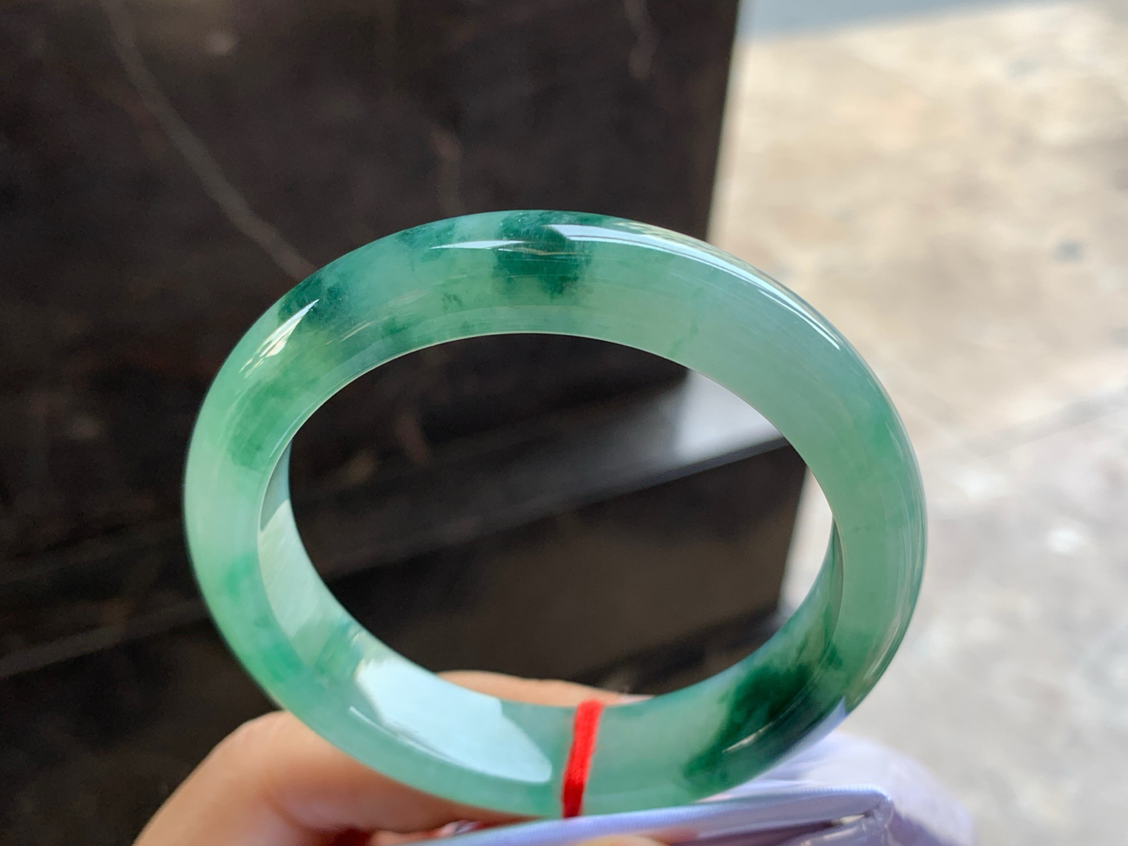 55-12.6-8.2

绿色手镯^_^玉质温润 鲜艳