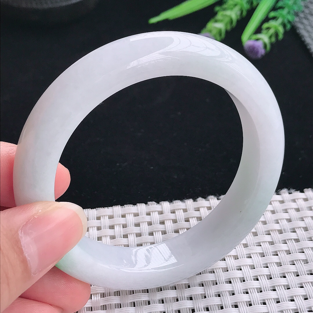 实拍A货翡翠56.5/12.8/9.5老坑精美飘阳绿白底青手镯翡翠玉镯手环