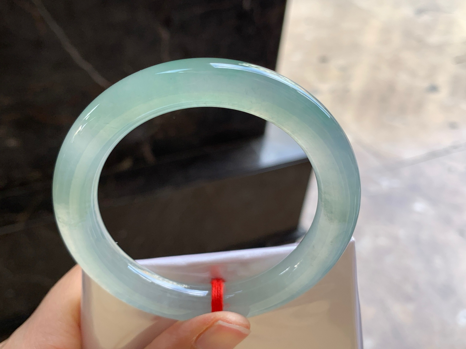 54.5-10.6

冰晴圆条手镯^_^透亮