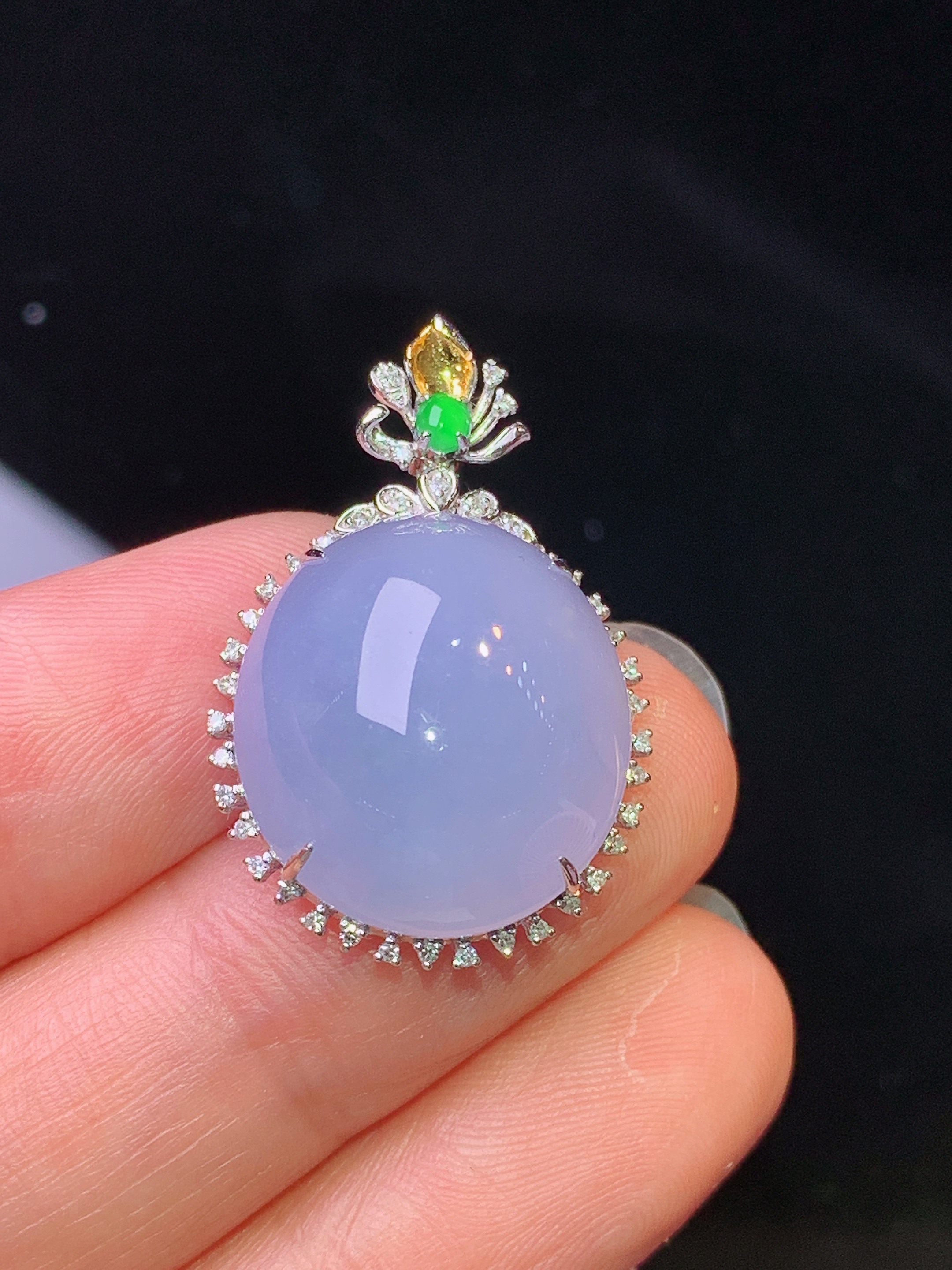 18k金钻镶嵌紫罗兰蛋面吊坠 玉质细腻 色泽艳丽清新 水润亮眼 整体尺寸27.6*18.3*9.8x5