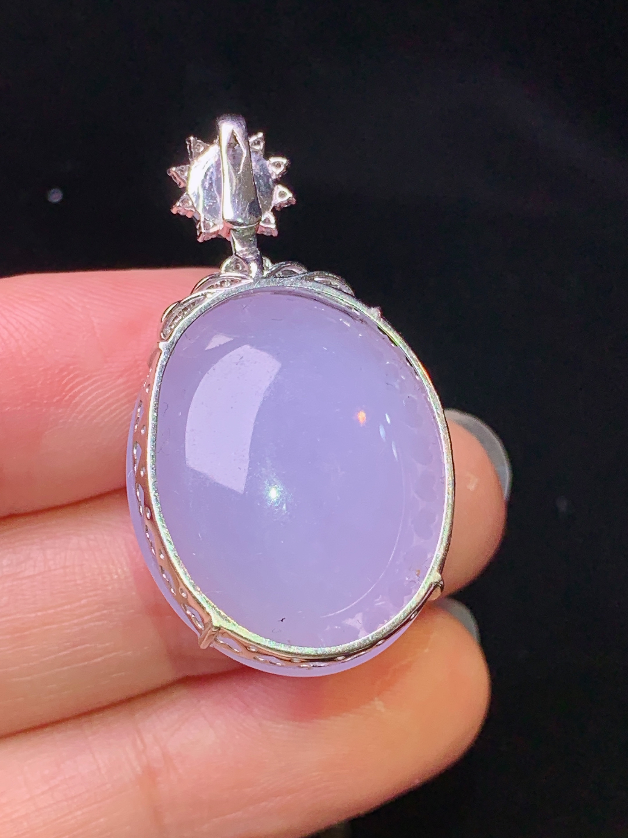 18k金钻镶嵌紫罗兰蛋面吊坠 玉质细腻 色泽艳丽清新 水润亮眼 整体尺寸34.3*19.3*13x5