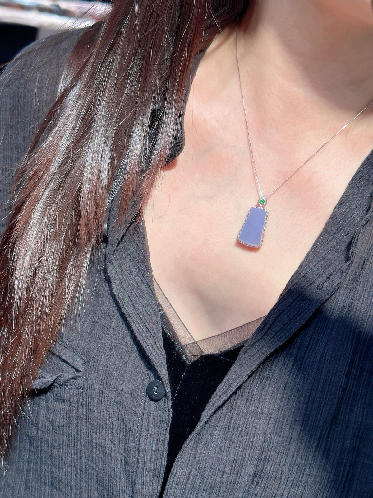 紫罗兰·无事牌
18k金伴钻
紫无事牌的温柔，融于玉的细腻，厚鼓超诱人～