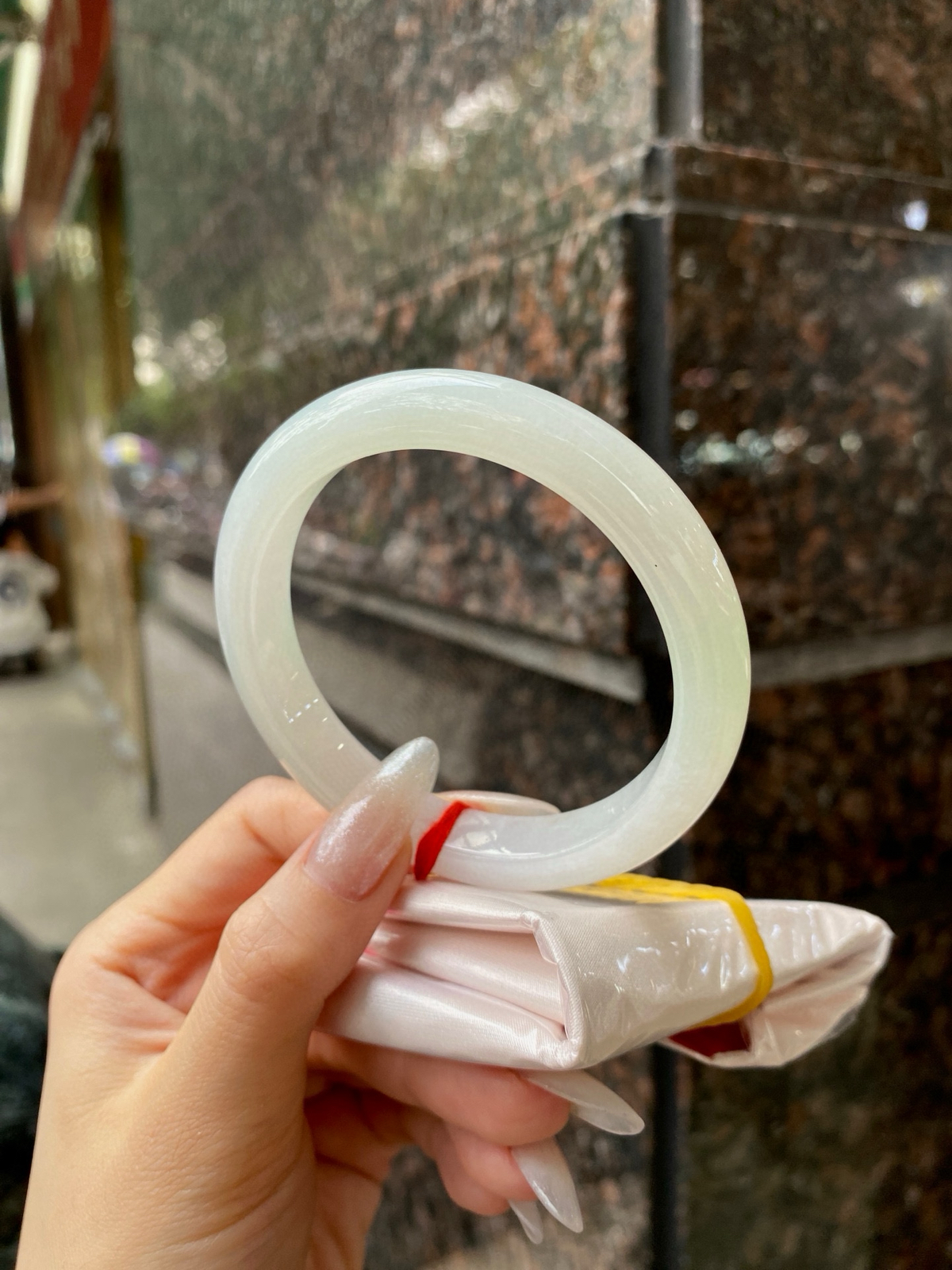 【晴底手镯】
尺寸：58.2-10.5-8.5
自然光无滤镜，原图直出