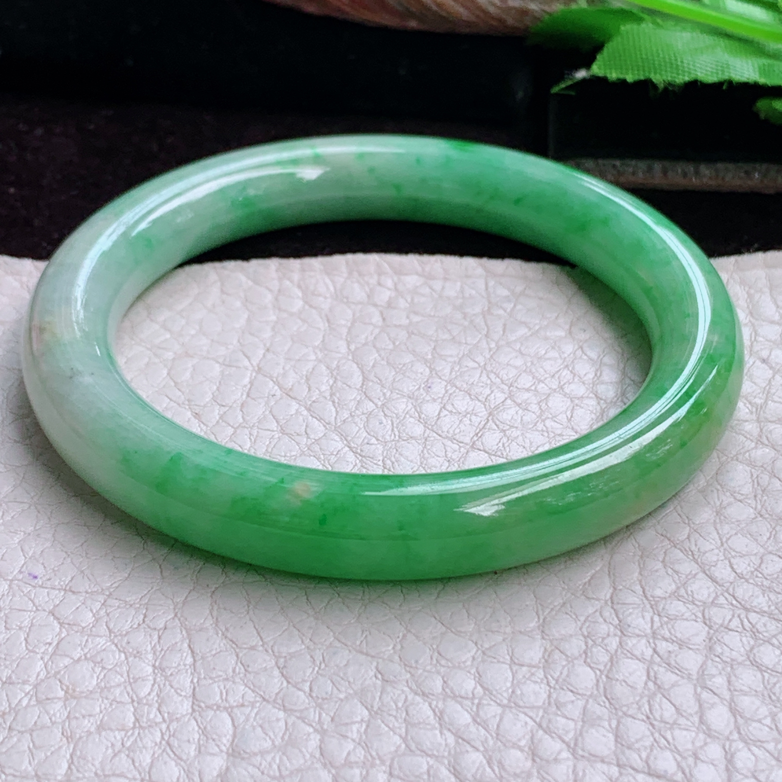 xc小圈口52*9.2*9美人镯 天然缅甸翡翠手镯飘阳绿圆条正圈玉镯子