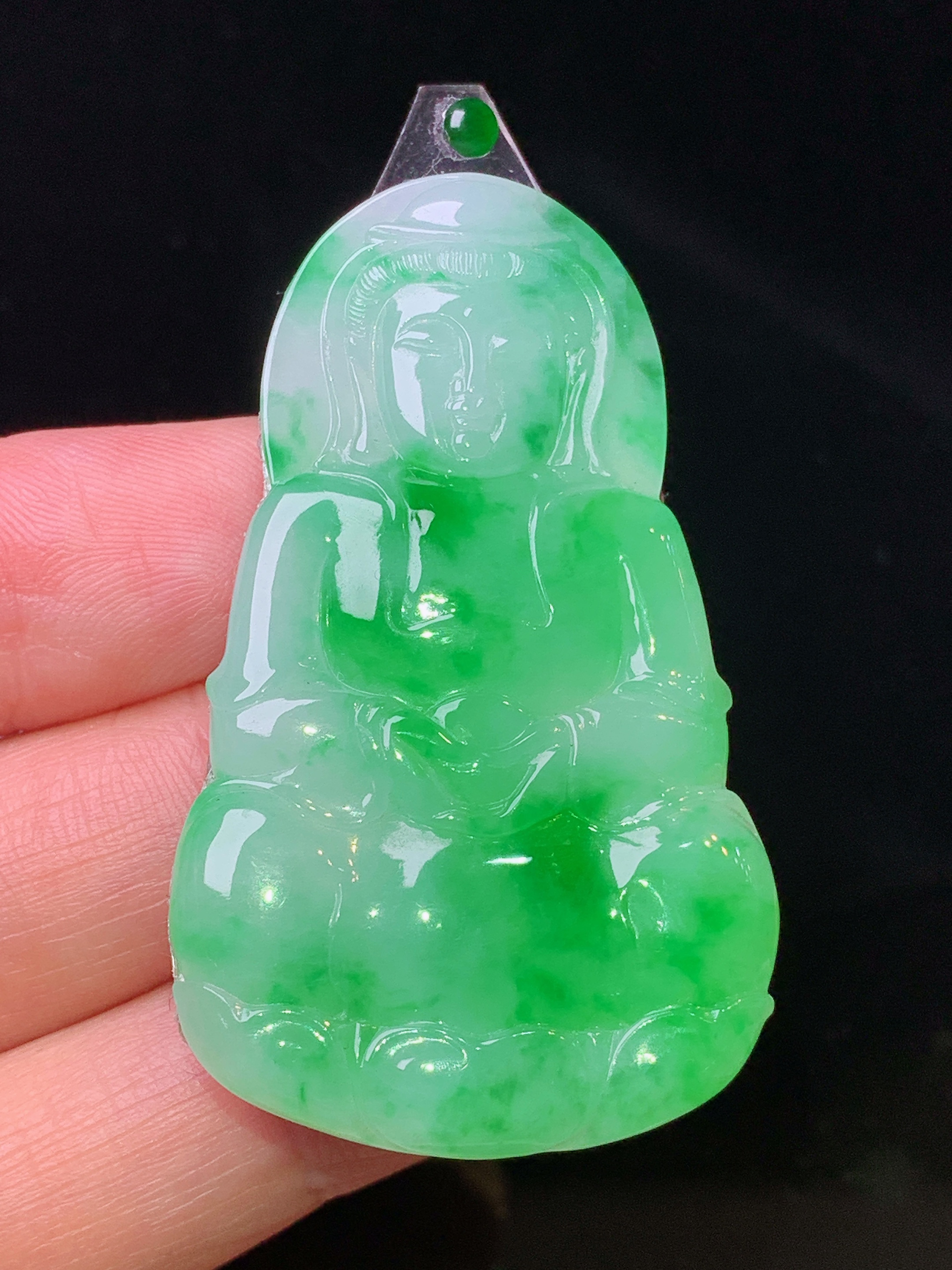 镶嵌款 翠绿观音吊坠 玉质细腻 色泽艳丽清新 水润亮眼 整体尺寸47.5*28.3*3.8*2x