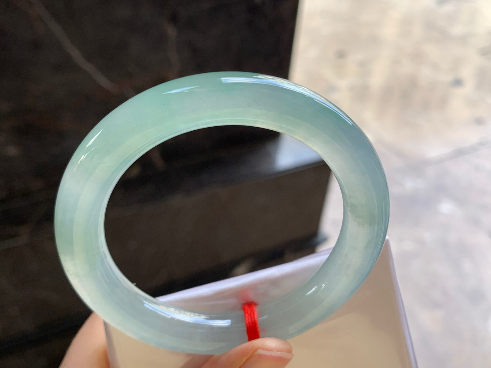 54.5-10.6

冰晴圆条手镯^_^透亮