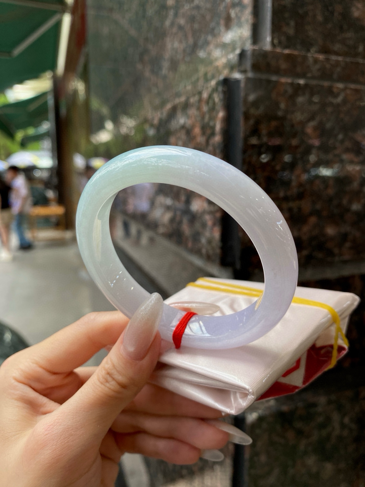 【淡春彩手镯】
尺寸：57.3-12.4-8.6
自然光无滤镜，原图直出