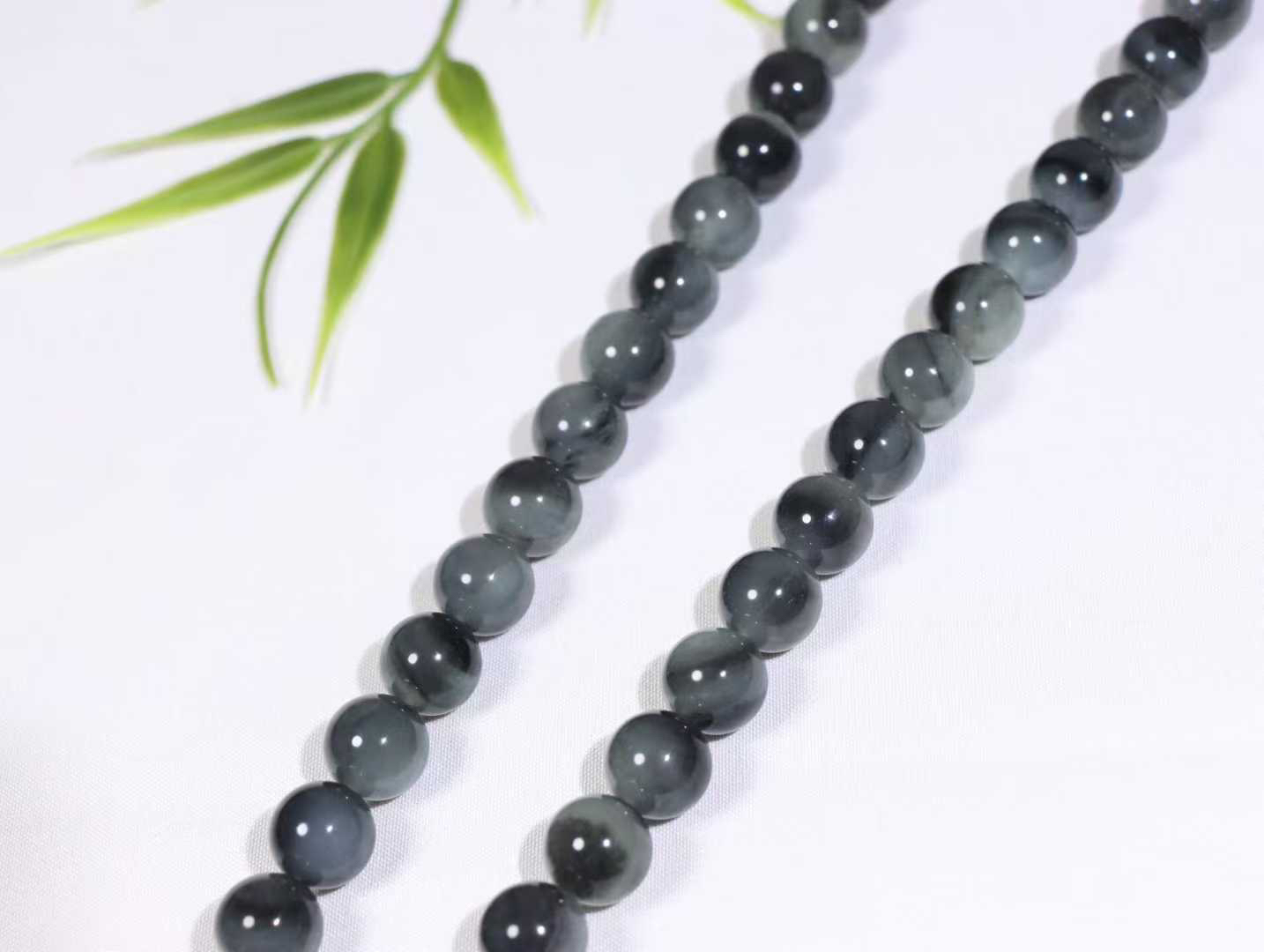 【水墨青花.项链】

新疆和田青花籽料珠圆玉润项链 玉质温润细腻  整串打磨圆润，佩戴舒适。珠珠落玉盘，间关莺语花底滑，一生美好时光，无论身在何处，都有它相伴相守。事事顺遂，幸福美满，吉祥如意。

重160克 尺寸12mm  36823212113O