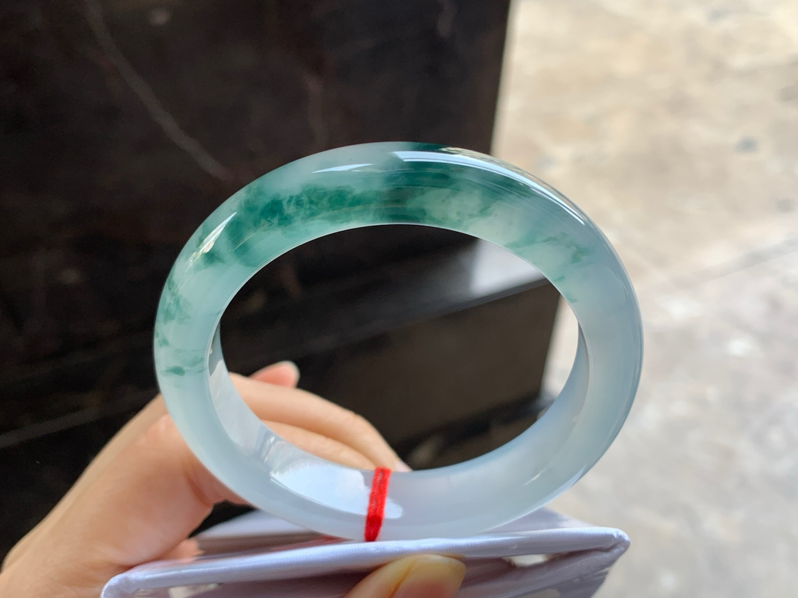 53.5-12-8.3

冰蓝花手镯^_^冰透 飘花浓郁