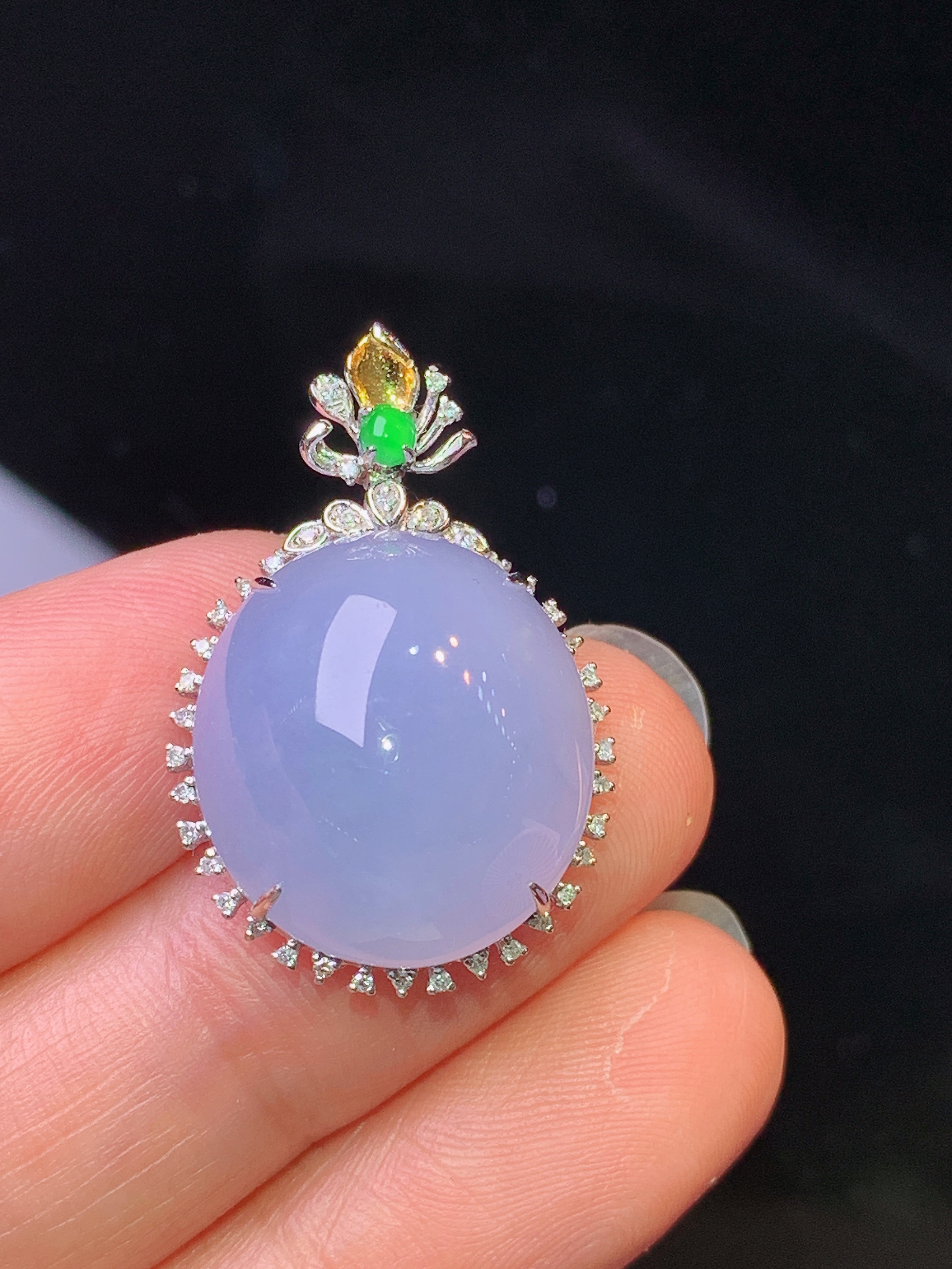 18k金钻镶嵌紫罗兰蛋面吊坠 玉质细腻 色泽艳丽清新 水润亮眼 整体尺寸27.6*18.3*9.8x