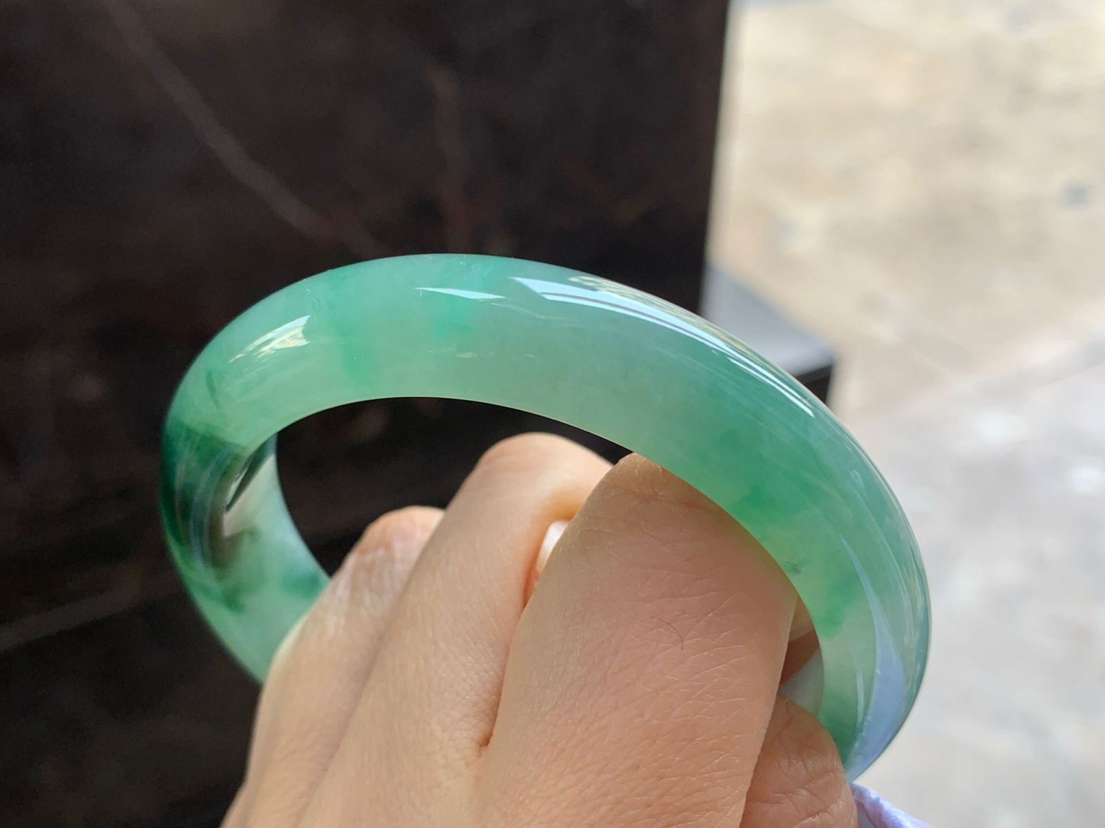 55-12.6-8.2

绿色手镯^_^玉质温润 鲜艳