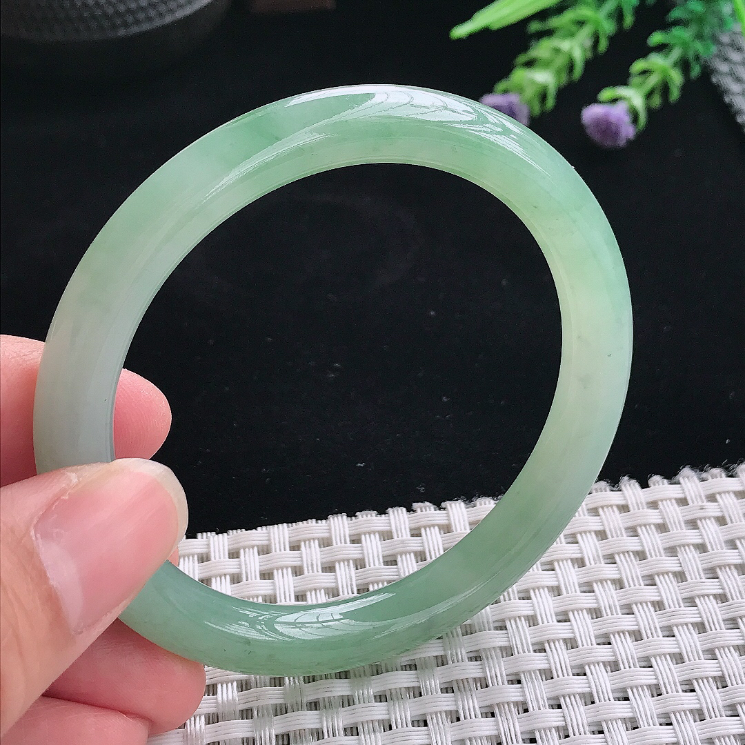 实拍A货翡翠56/8.5老坑冰润起胶满绿圆条手镯翡翠玉镯手环