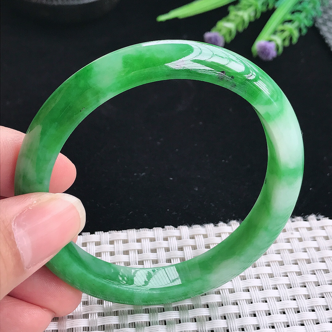 实拍A货翡翠58.5/10.8/8老坑精美冰润飘阳绿辣绿手镯翡翠玉镯手环