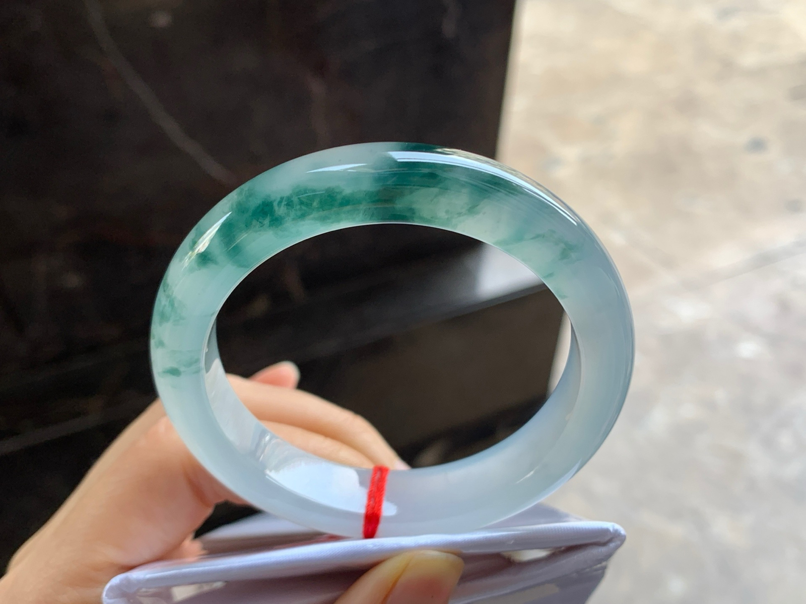 53.5-12-8.3

冰蓝花手镯^_^冰透 飘花浓郁