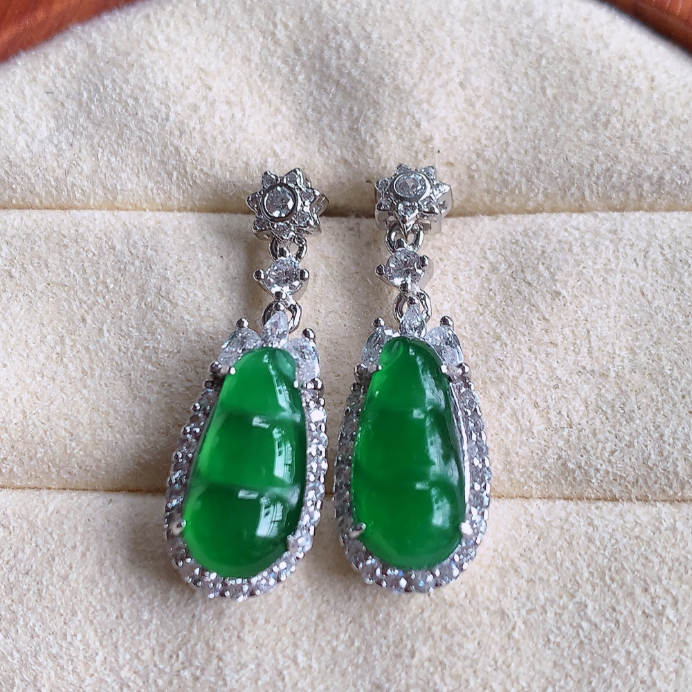 925银镶冰润满绿葫芦翡翠吊坠  寓意“福禄双全，加官进爵，财源滚滚” 莹润通透，抱满大气  清新脱俗    W481.25 取一整体 尺寸：17.2-9-6mm   裸石尺寸：13-6.6mm