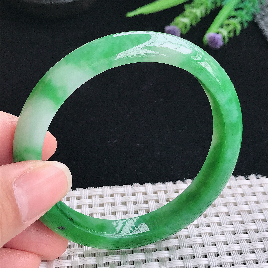 实拍A货翡翠58.5/10.8/8老坑精美冰润飘阳绿辣绿手镯翡翠玉镯手环