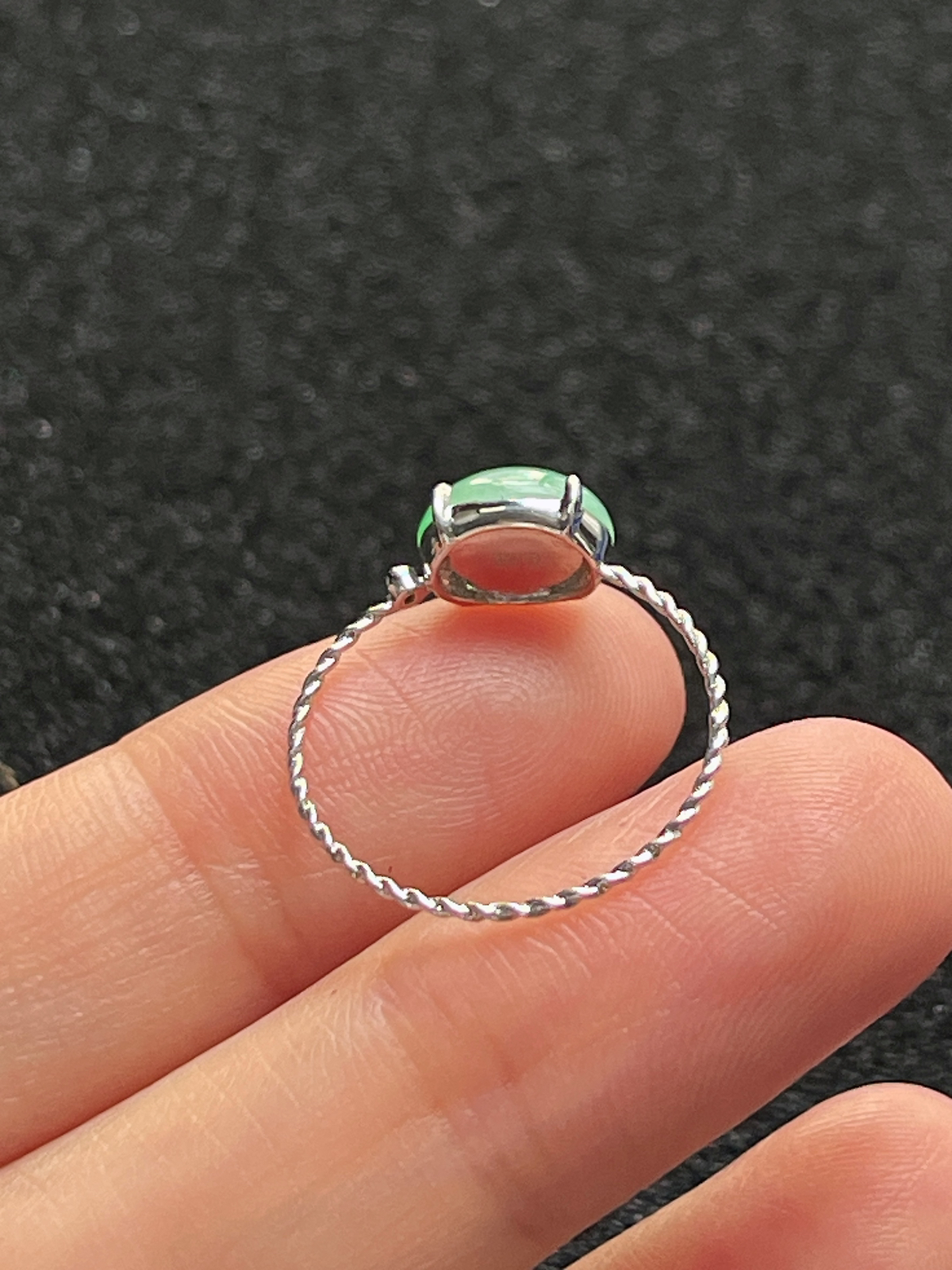 18k金翡翠绿色戒指