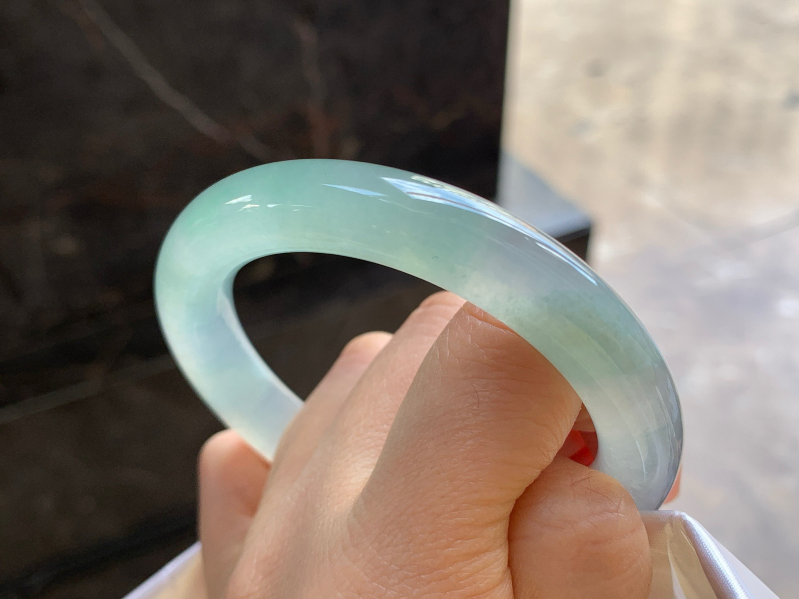 54.5-10.6

冰晴圆条手镯^_^透亮