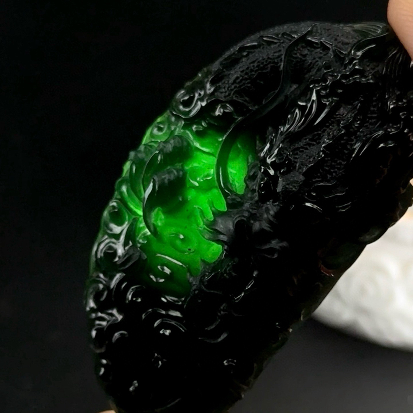 精品18k墨翠龙牌 种好色正 黑度好 打灯通透 油性足 立体饱满  尺寸57.3