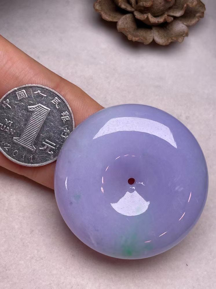 冰糯种紫罗兰【平安扣】吊坠，种水好，玉质细腻 ，卖相好.