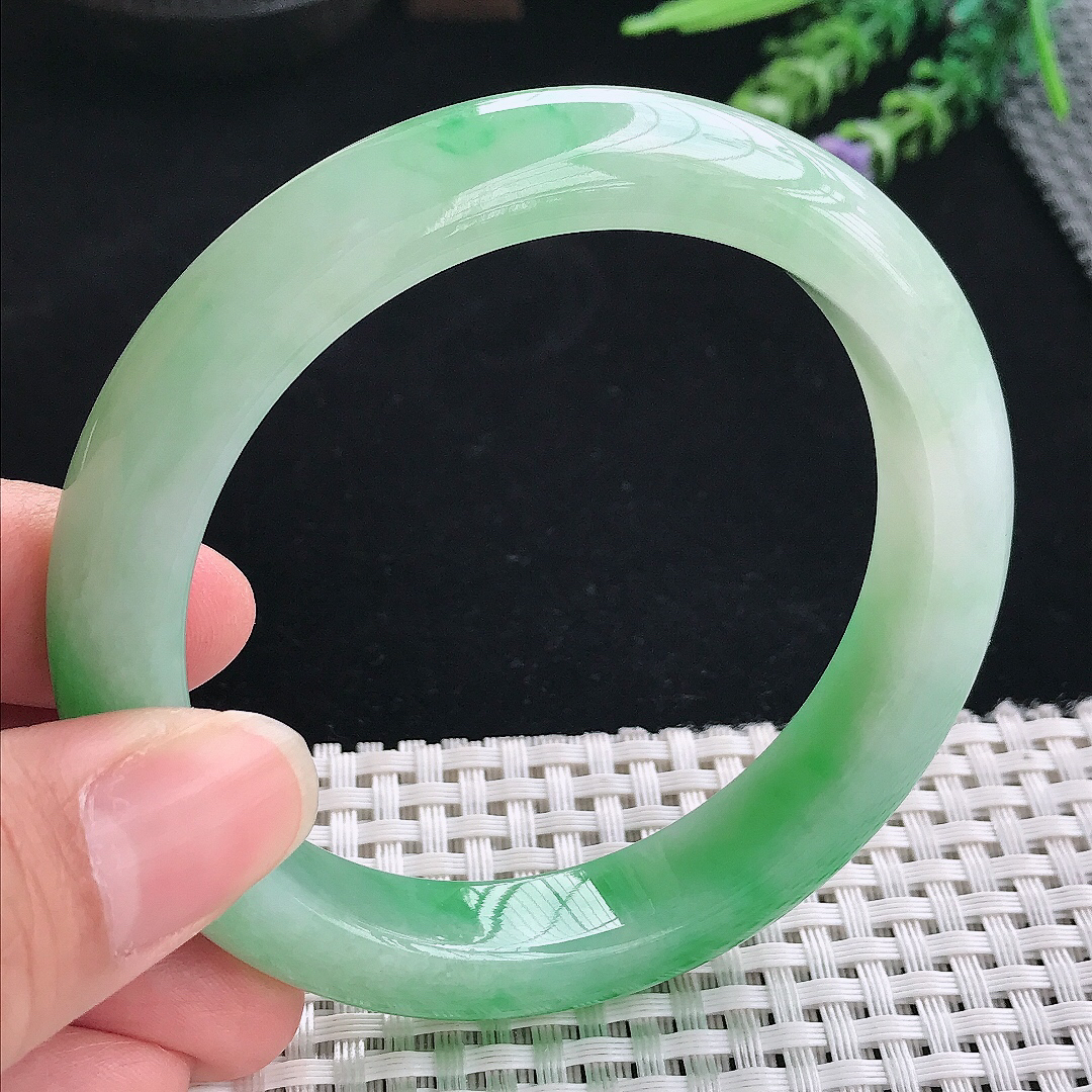 实拍A货翡翠59.5/12.3/9.1老坑精美冰润飘阳绿手镯翡翠玉镯手环