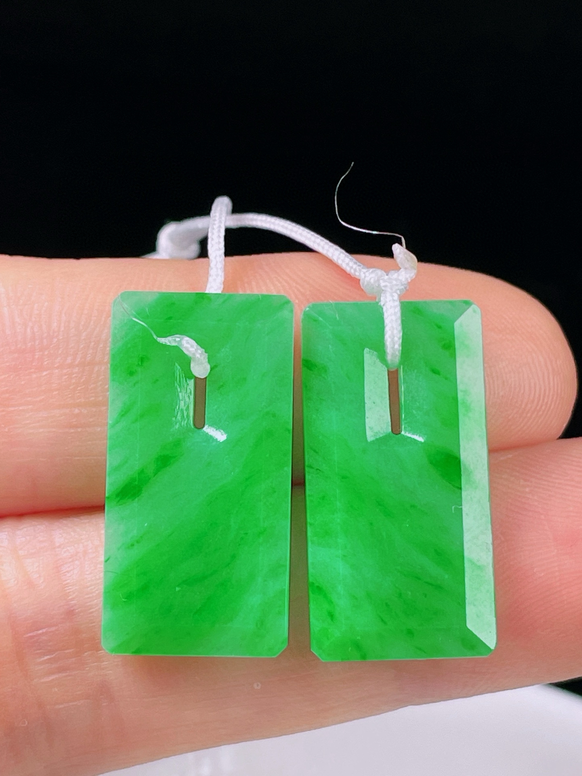 飘绿耳坠，老种起光 ，细底通透，尺寸：23.4/12.2/2.9mm0323