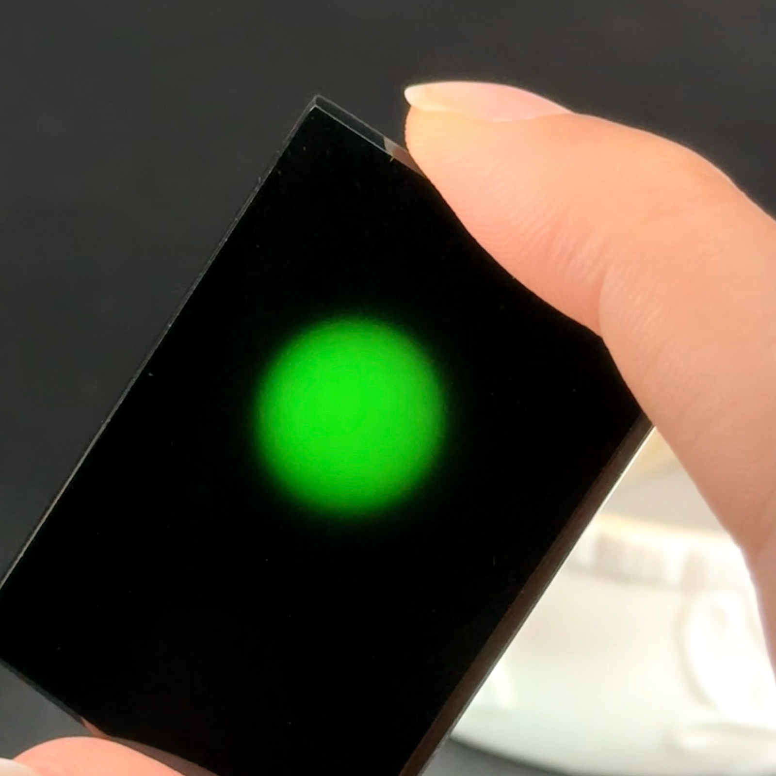 墨翠无事牌 种好色正 黑度极好 打灯通透 油性十足 尺寸44.8