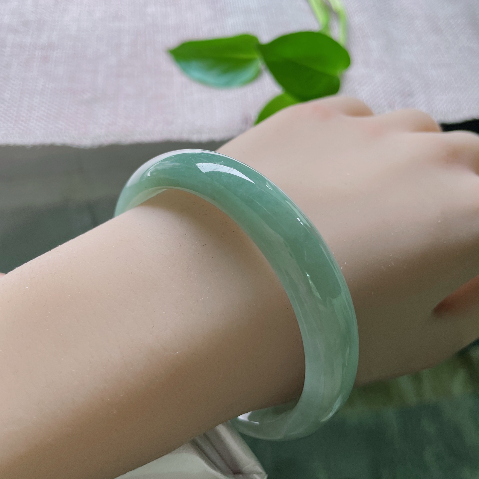 57.8/12.9/7.2，油绿底正圈，肉质细腻干净，颜色由浅入深，过渡自然，无纹裂