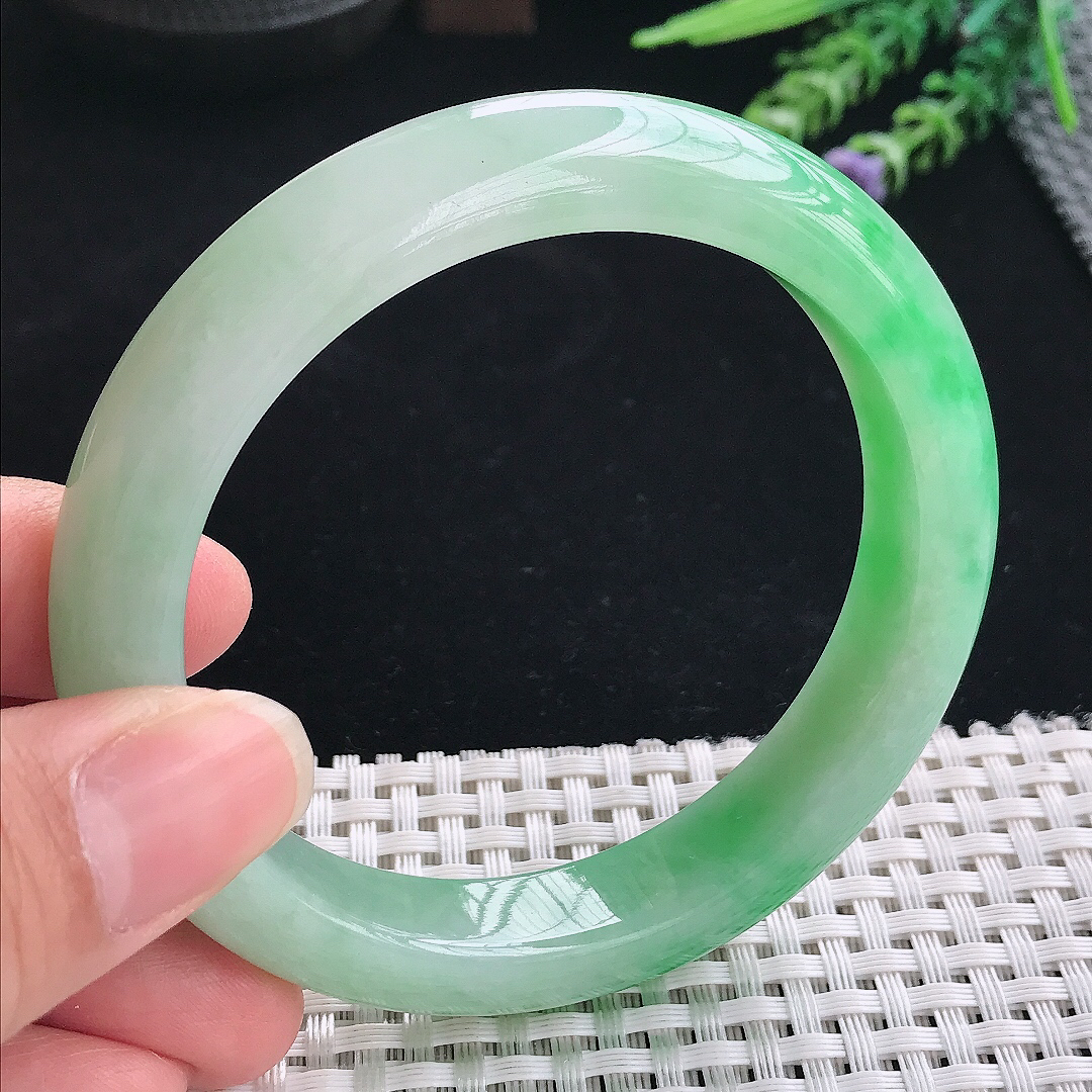 实拍A货翡翠59.5/12.3/9.1老坑精美冰润飘阳绿手镯翡翠玉镯手环