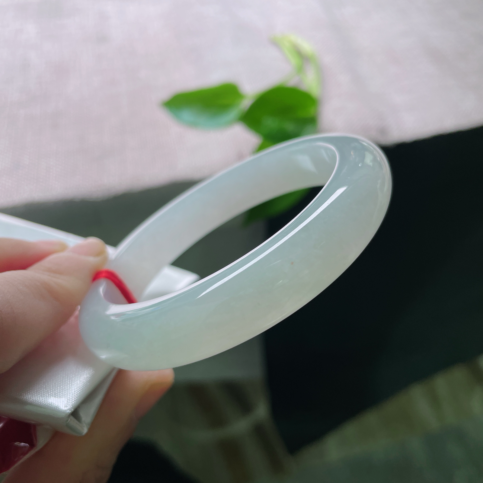 57.3/12.2/8.8淡绿底正圈，水润细腻，婉间的温柔，岁月静好