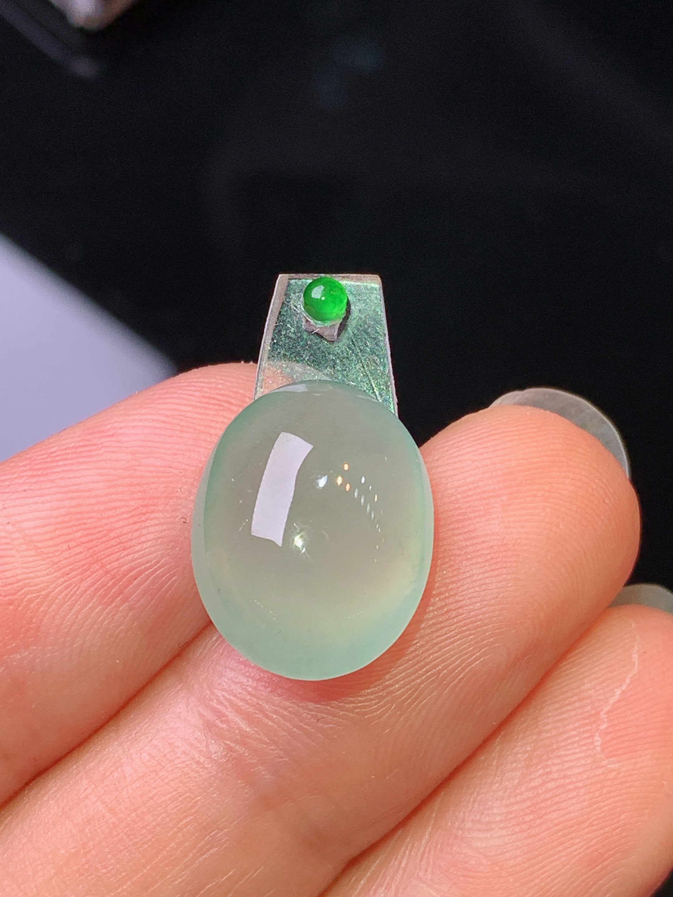 镶嵌款 冰种蛋面吊坠 玉质细腻 色泽艳丽清新 水润亮眼 整体尺寸14.8*11.5*6.2*2x