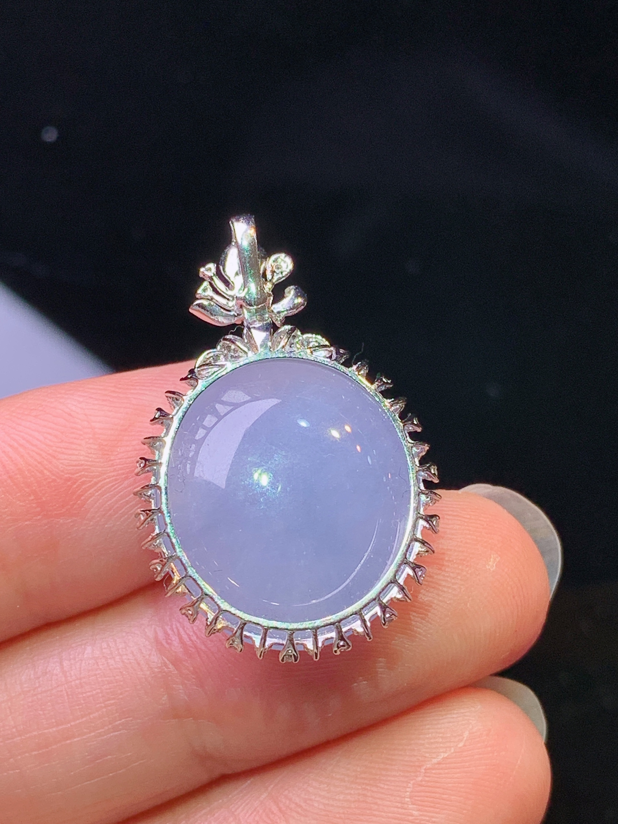 18k金钻镶嵌紫罗兰蛋面吊坠 玉质细腻 色泽艳丽清新 水润亮眼 整体尺寸27.6*18.3*9.8x5