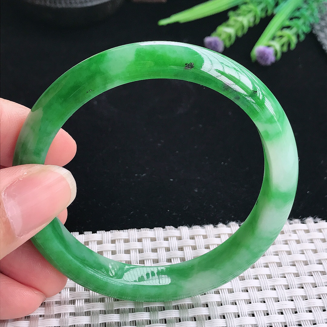 实拍A货翡翠58.5/10.8/8老坑精美冰润飘阳绿辣绿手镯翡翠玉镯手环
